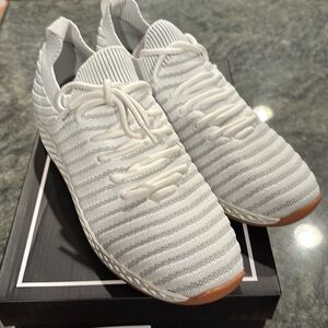 J/Slides women’s Sneakers, White & gray, size 6, 7, 8, 9, and 10